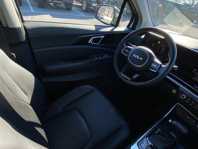 Used 2025 Kia Carnival SX w/ SX Dark Edition Package image 24