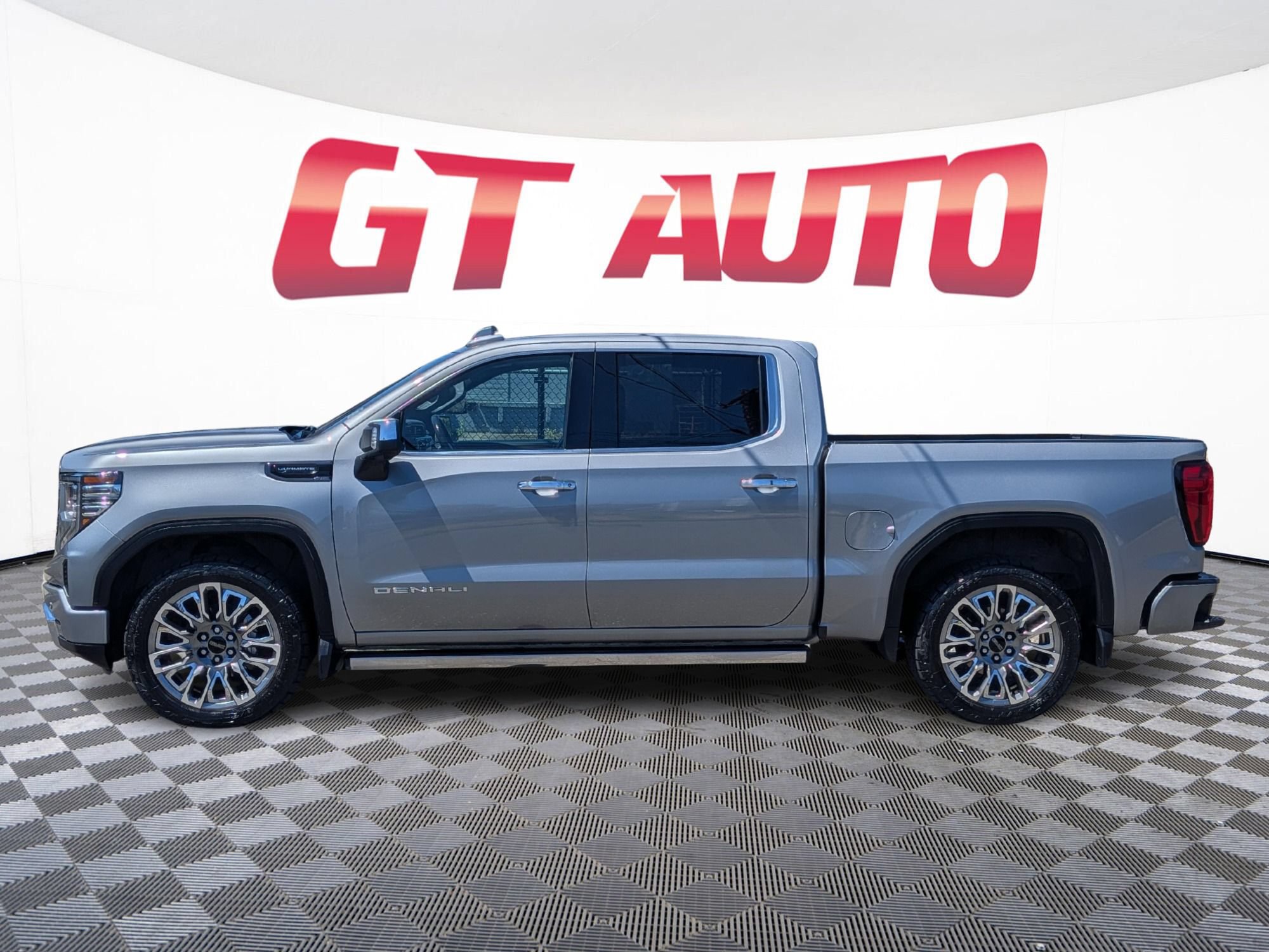 Used 2023 GMC Sierra 1500 Denali Ultimate AWD/4WD image 3