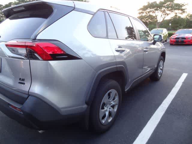 Used 2023 Toyota RAV4 LE AWD/4WD image 3