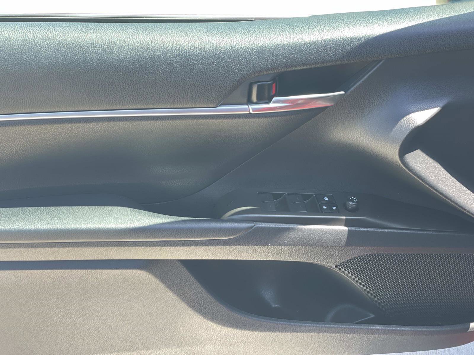 Used 2021 Toyota Camry SE FWD image 12