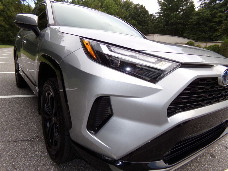 Used 2022 Toyota RAV4 SE image 6