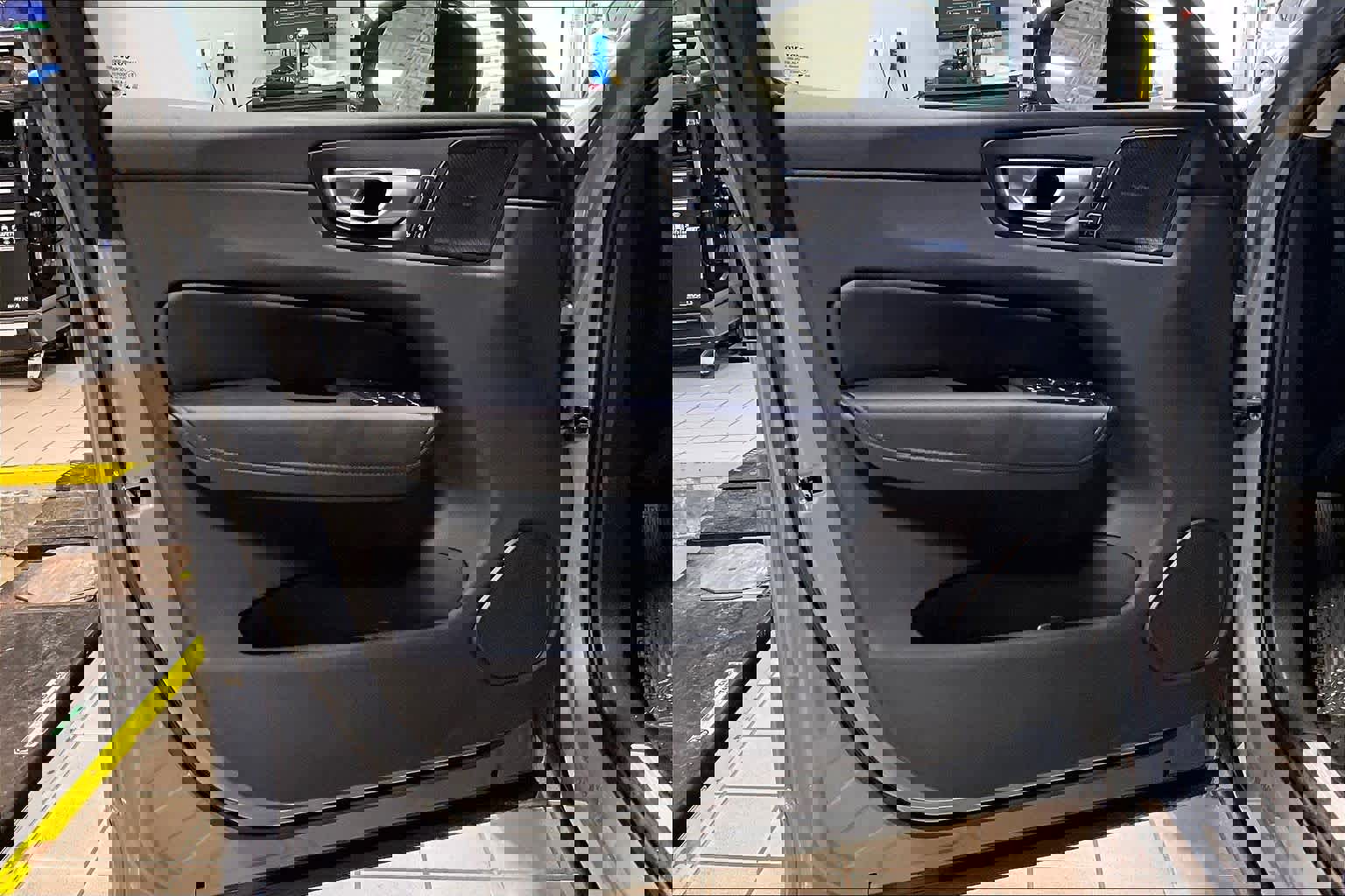 Used 2024 Volvo XC60 B5 Plus image 21