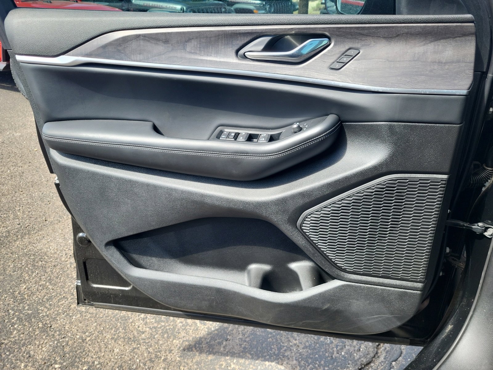 New 2025 Jeep Grand Cherokee L Limited image 13