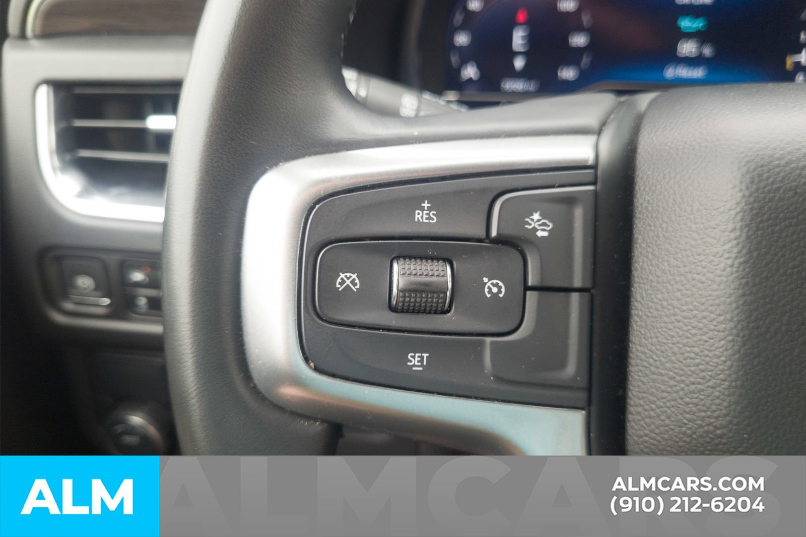 Used 2024 Chevrolet Suburban LT RWD image 27