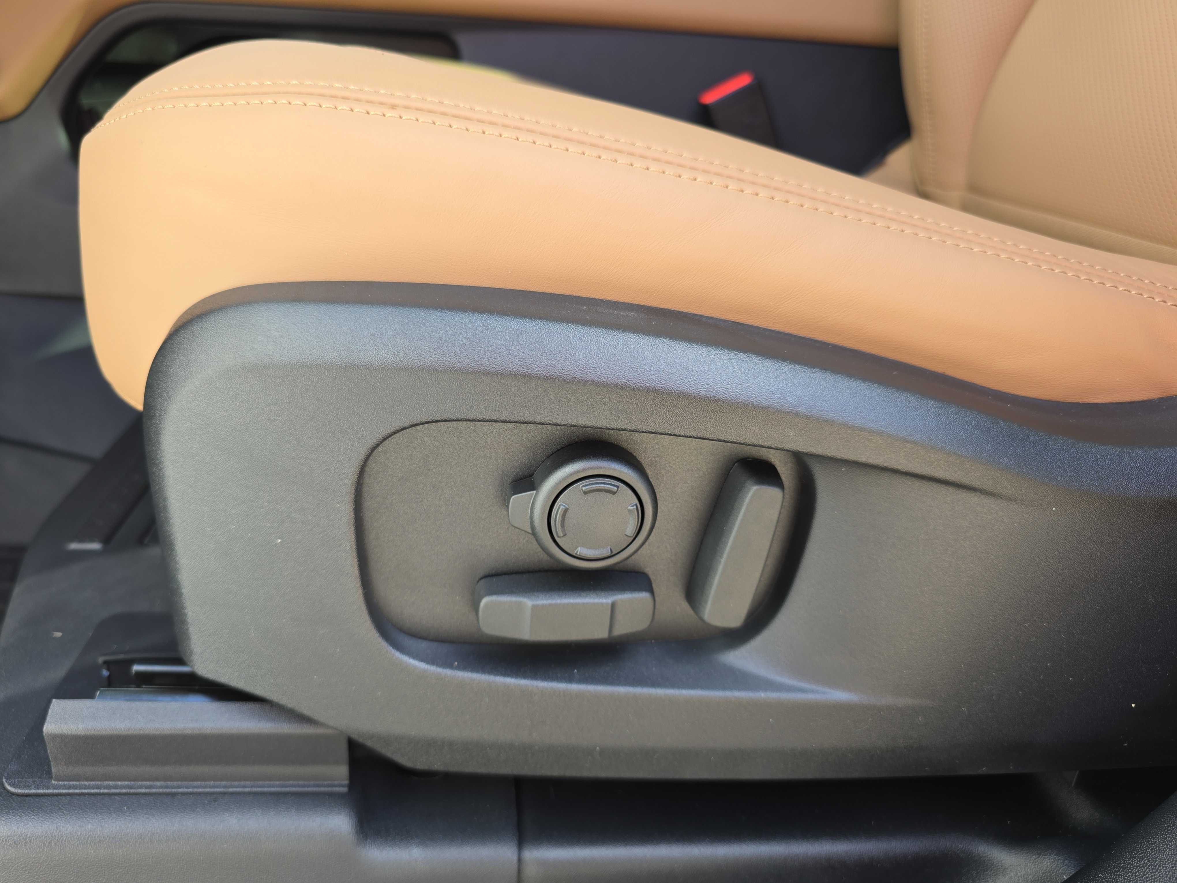 New 2026 Land Rover Defender 110 S image 28