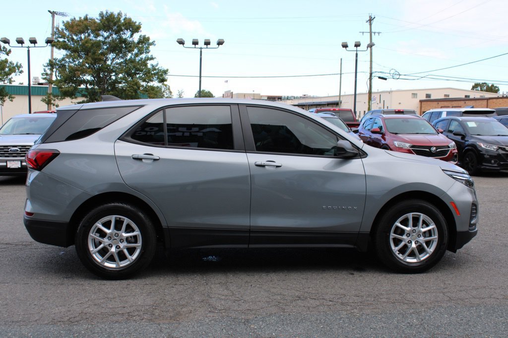 Used 2024 Chevrolet Equinox LS w/ Driver Confidence II Package FWD image 7