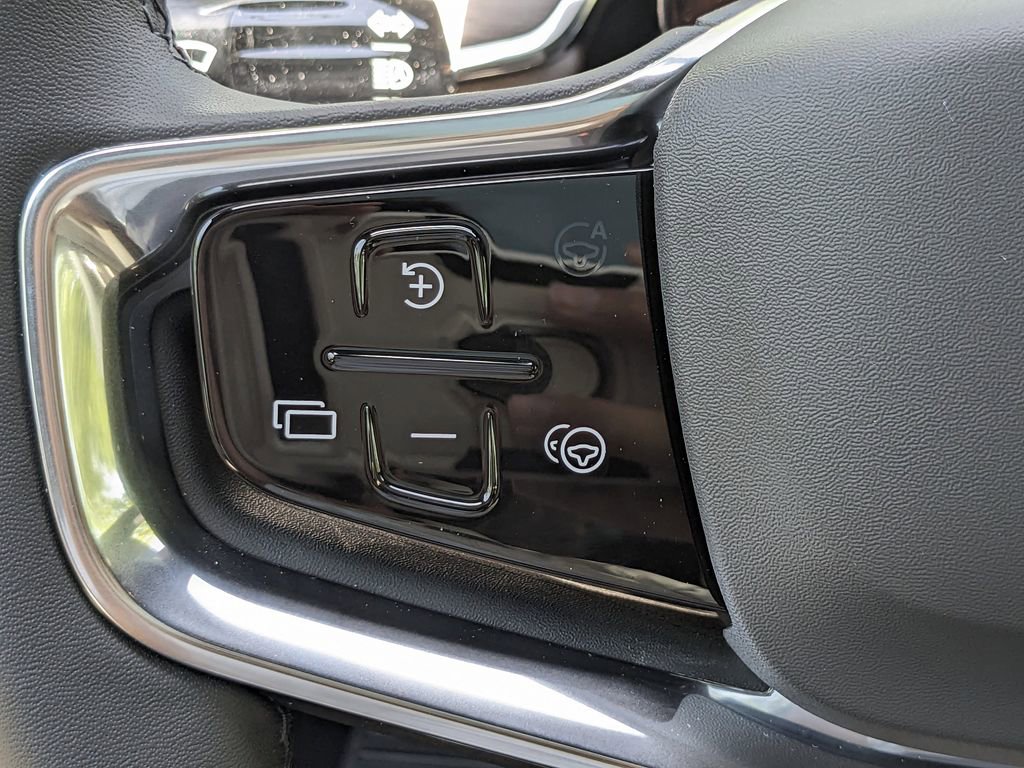 New 2025 Volvo EX90 Plus AWD/4WD image 26