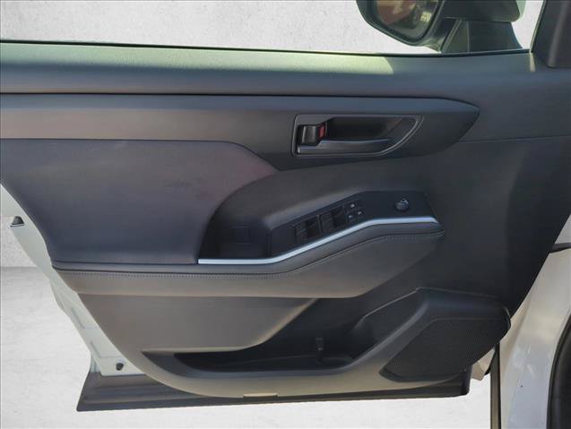 Certified 2024 Toyota Highlander LE FWD image 10
