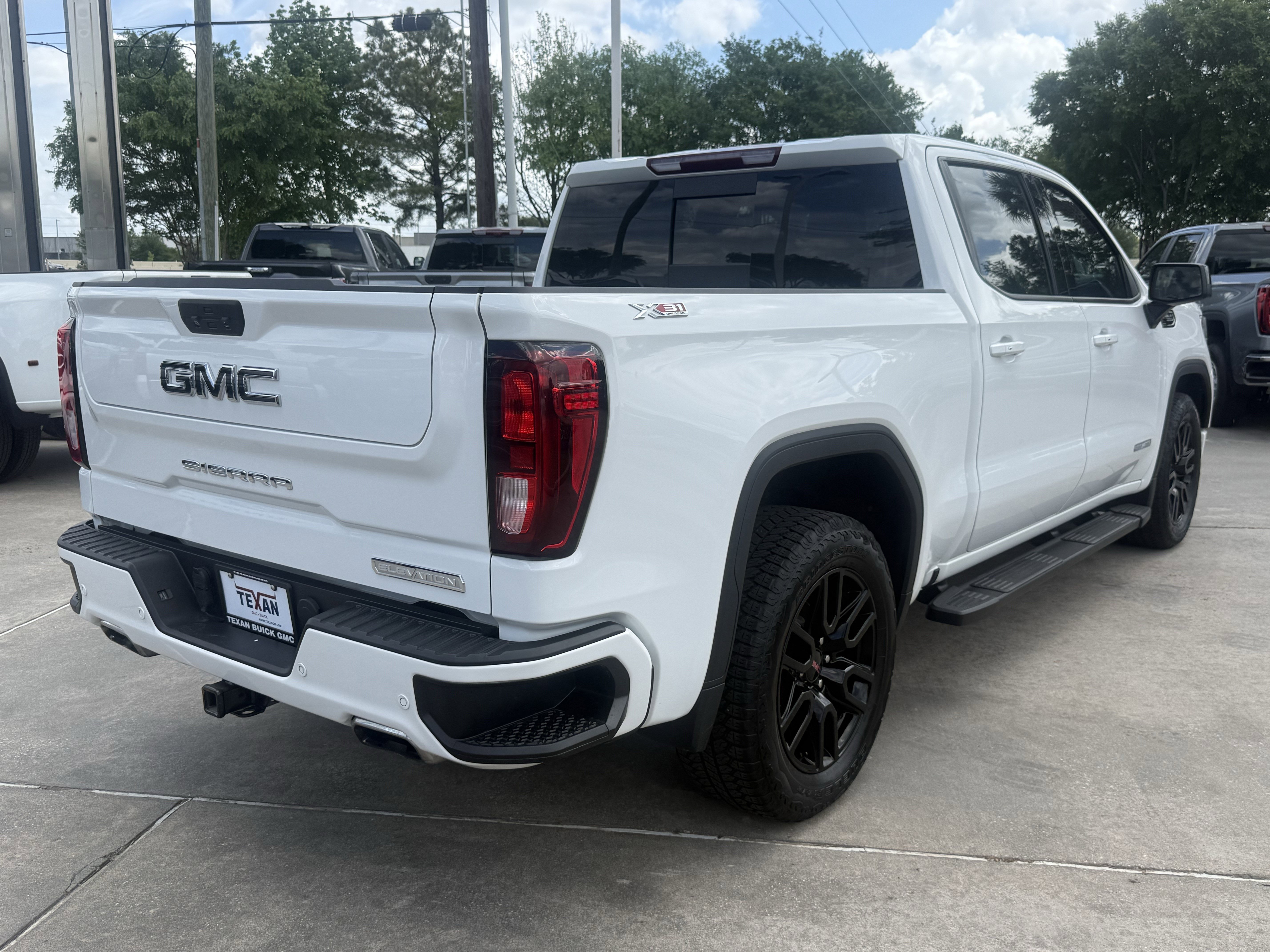 Used 2022 GMC Sierra 1500 Elevation w/ Preferred Package AWD/4WD image 5