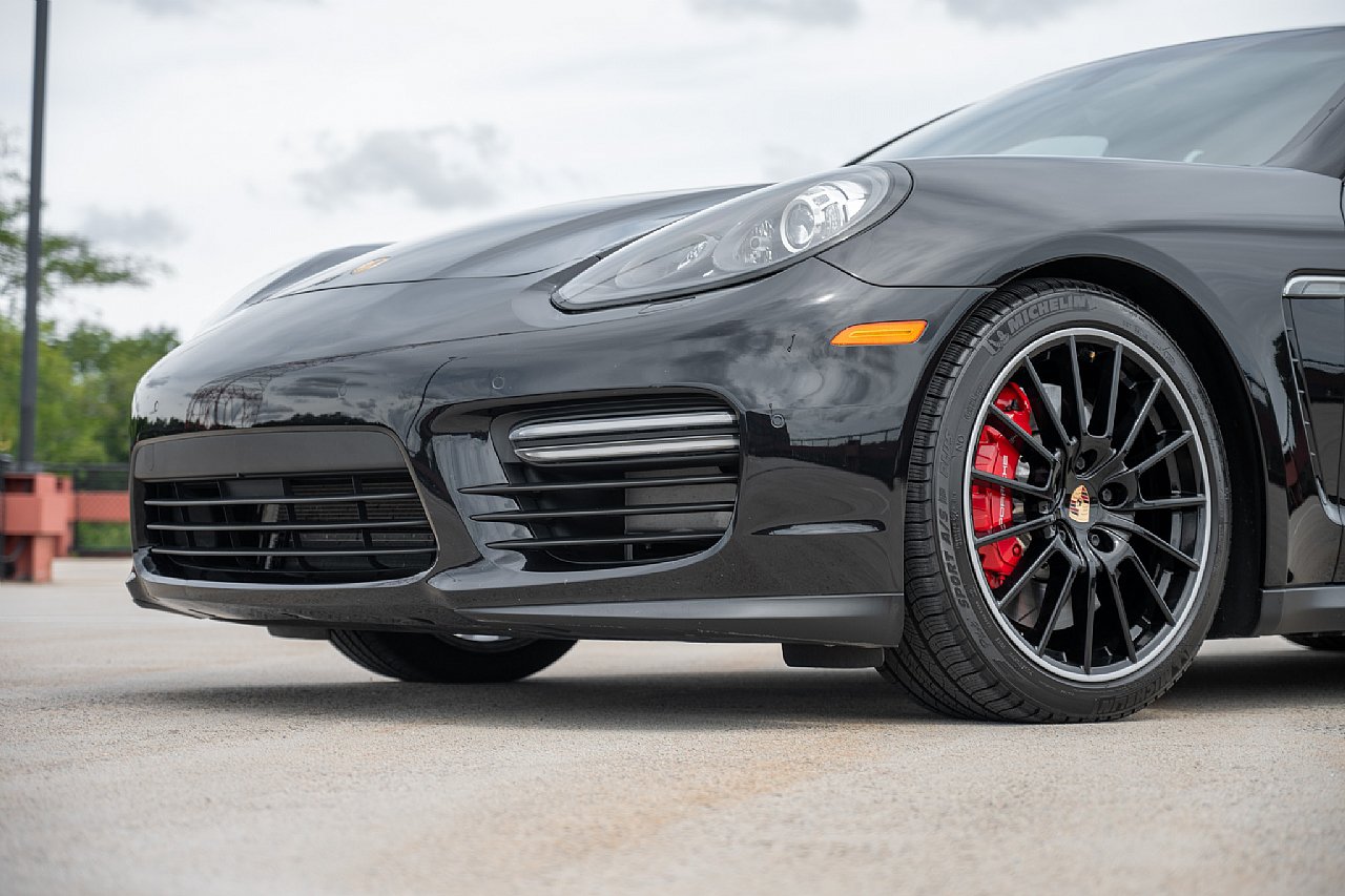 Used 2015 Porsche Panamera GTS AWD/4WD image 2
