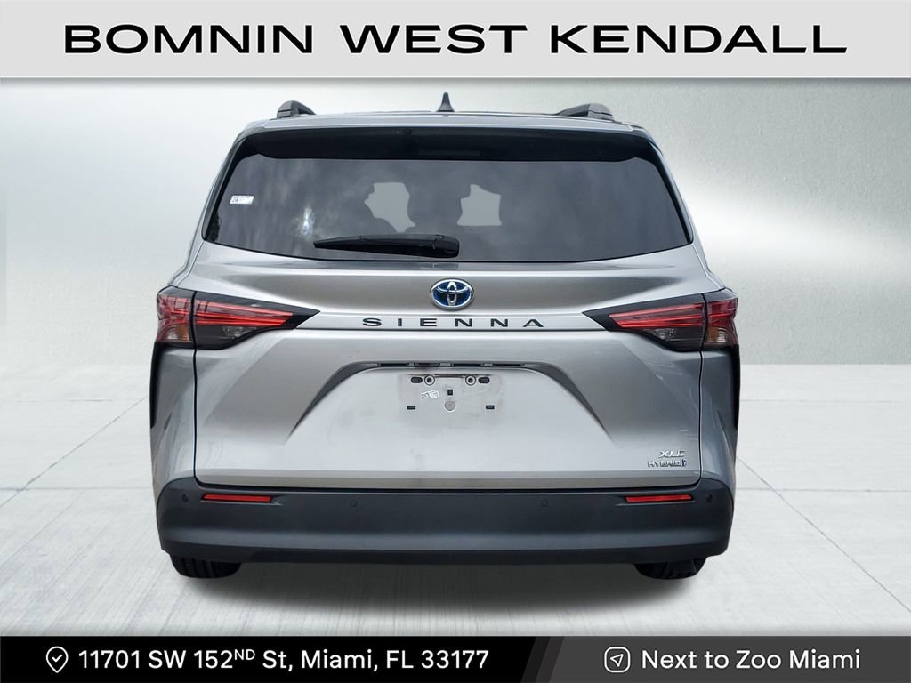 Used 2021 Toyota Sienna XLE image 6