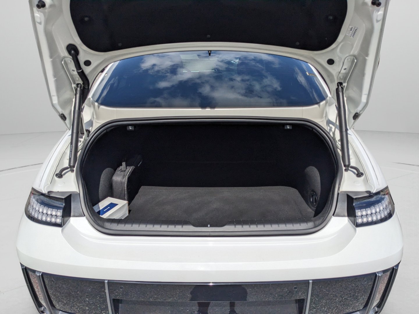 Used 2023 Hyundai Ioniq 6 SE RWD image 11