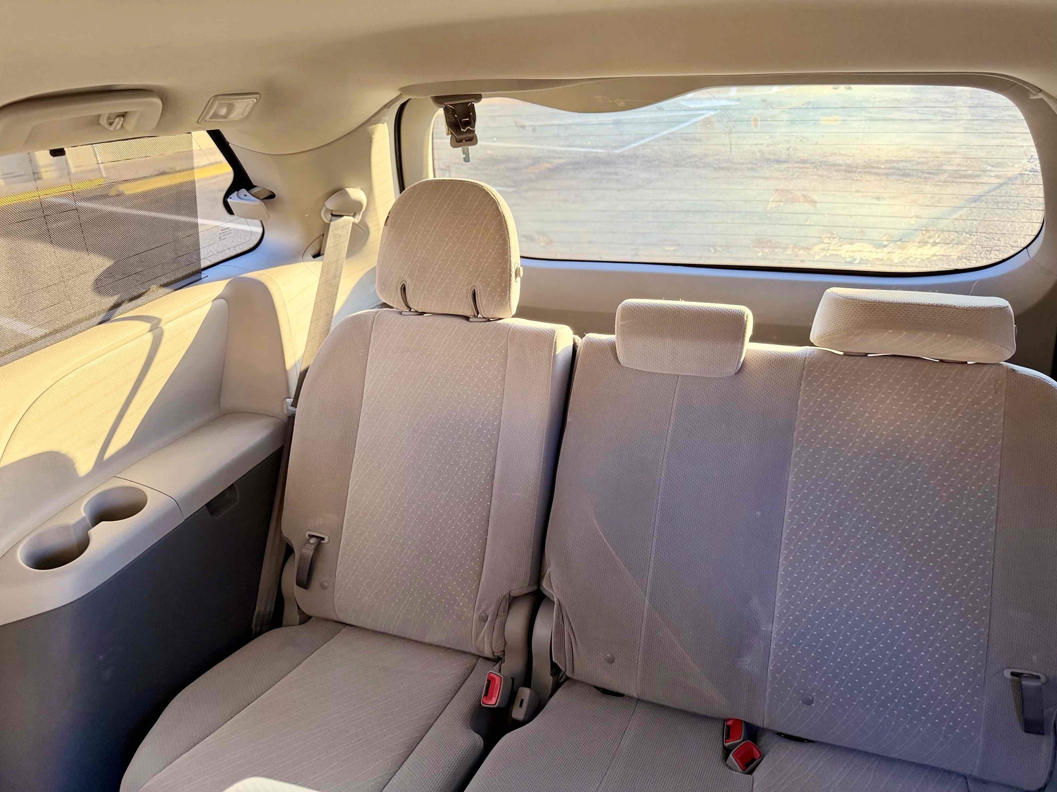 Used 2019 Toyota Sienna LE w/ Carpet Mat Package FWD image 28