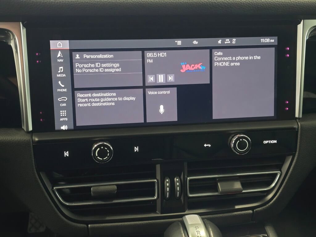 Certified 2024 Porsche Macan image 16