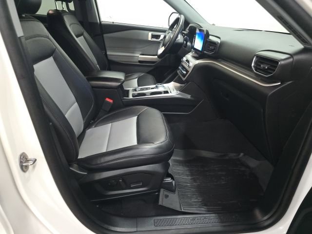 Used 2023 Ford Explorer XLT w/ Equipment Group 202A image 3