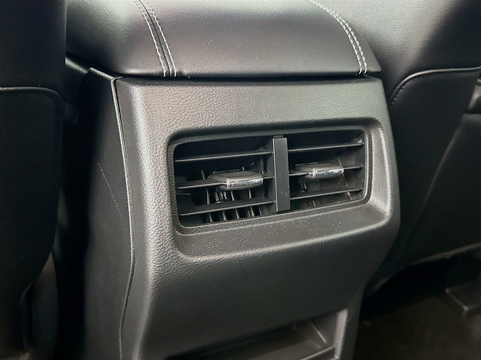 Used 2020 Ford Edge ST image 26