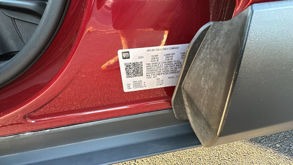 Used 2025 Chevrolet Trax LT FWD image 32