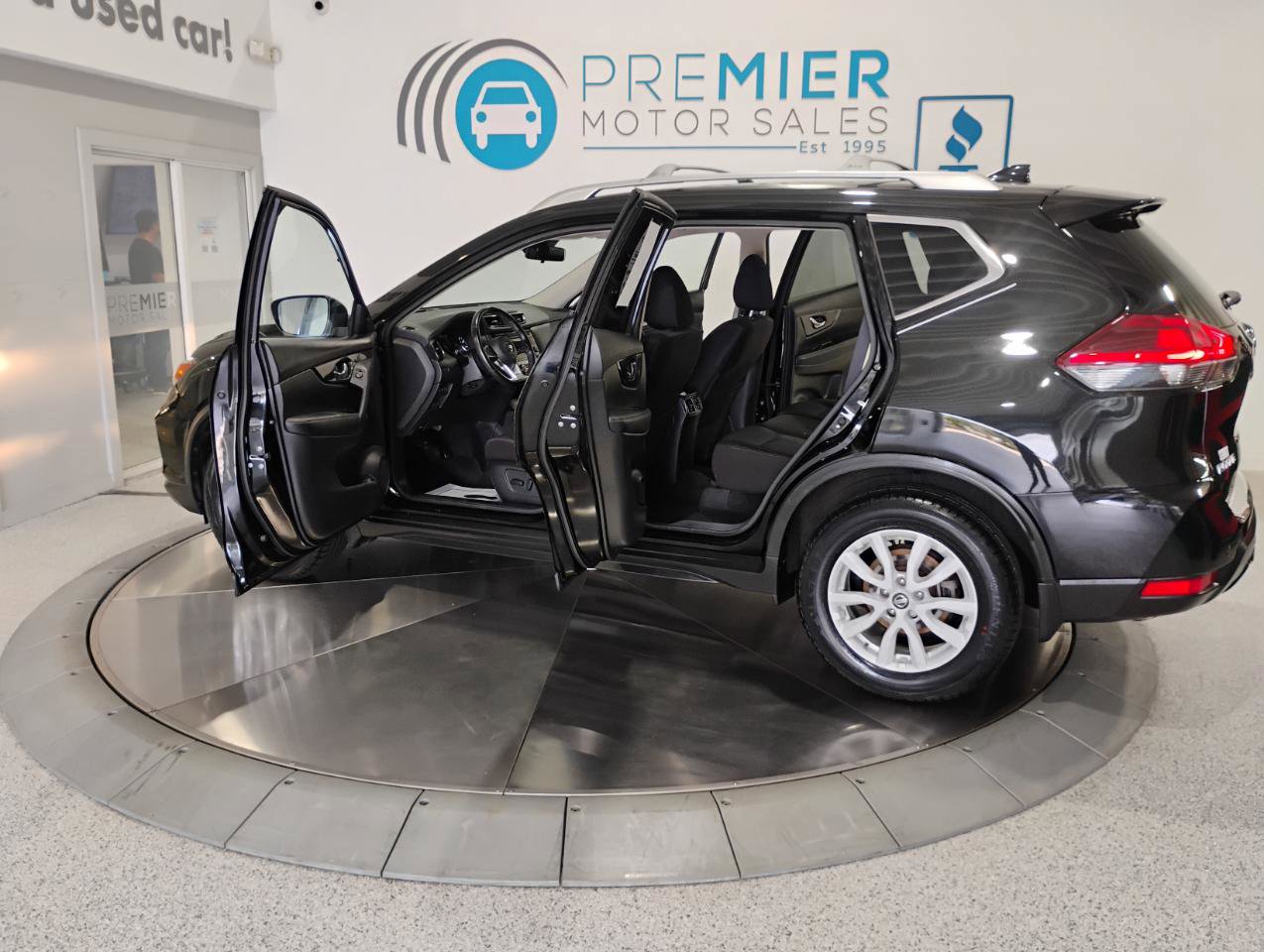 Used 2019 Nissan Rogue SV FWD image 4