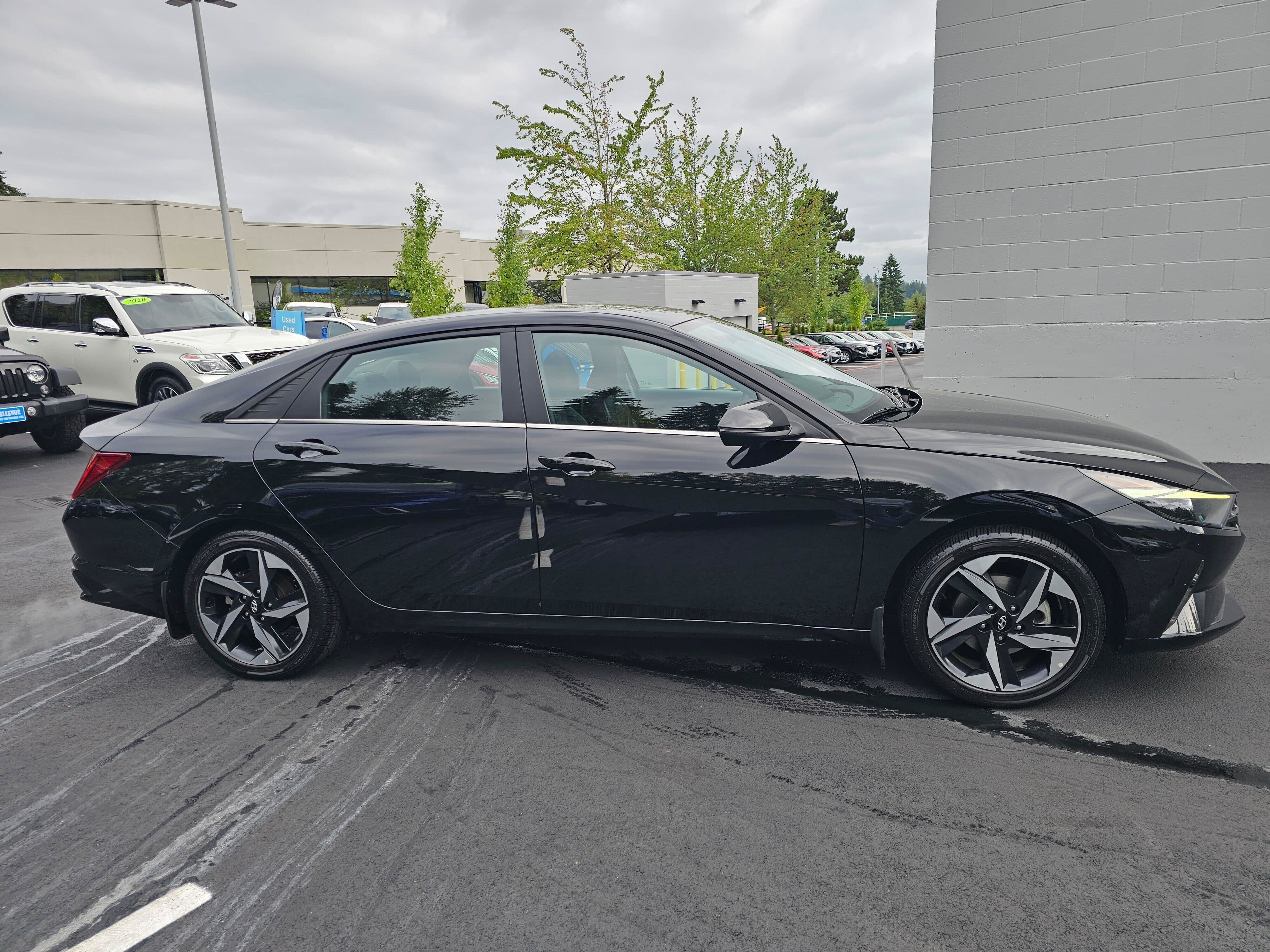 Used 2023 Hyundai Elantra Limited FWD image 8