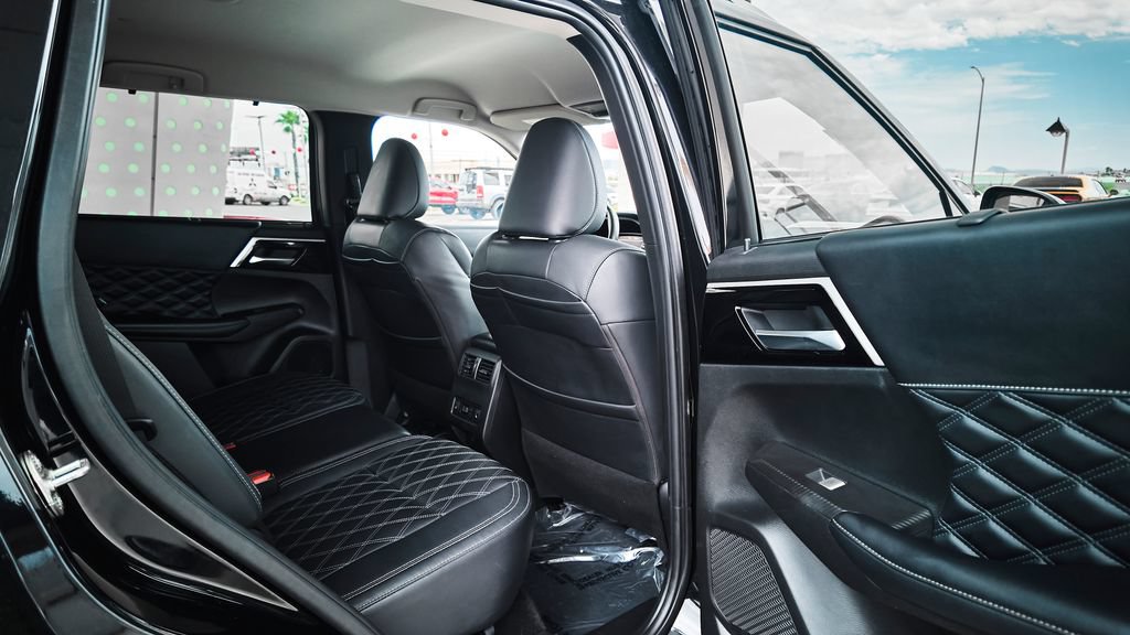 Used 2023 Mitsubishi Outlander SEL AWD/4WD image 13