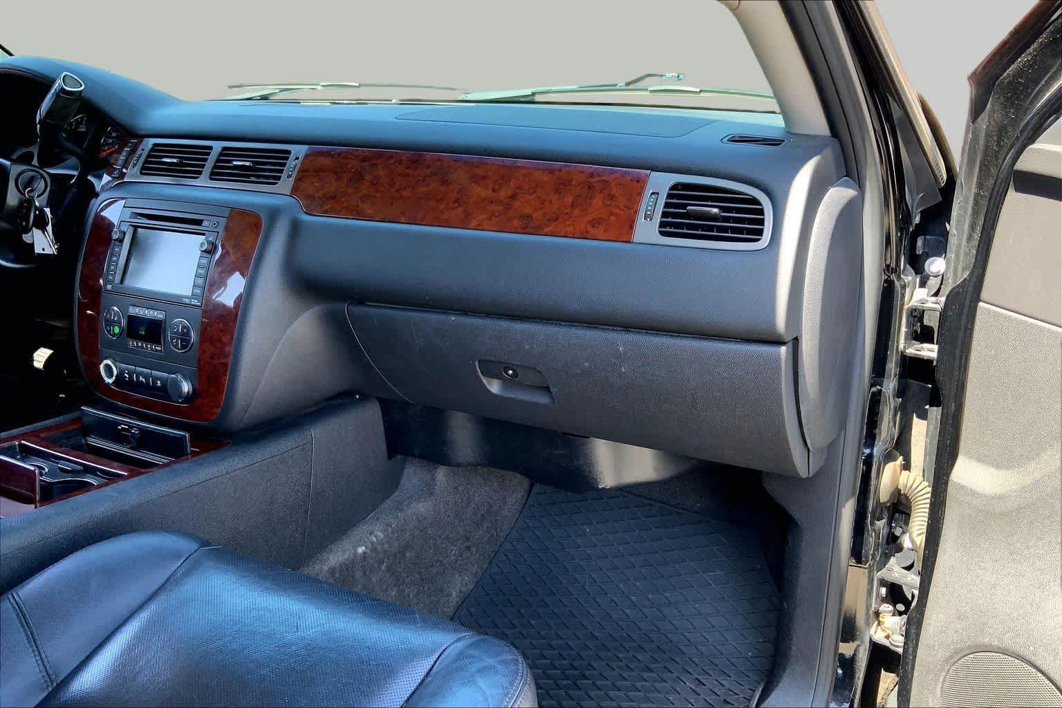 Used 2011 Chevrolet Tahoe LTZ AWD/4WD image 18
