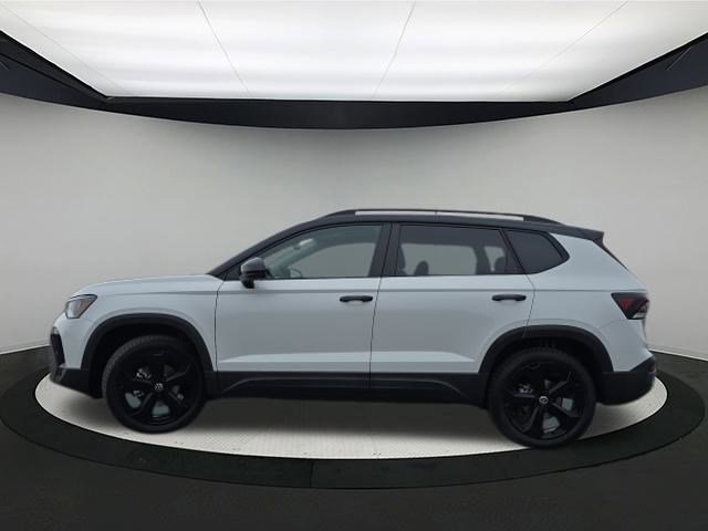 New 2025 Volkswagen Taos SE image 4