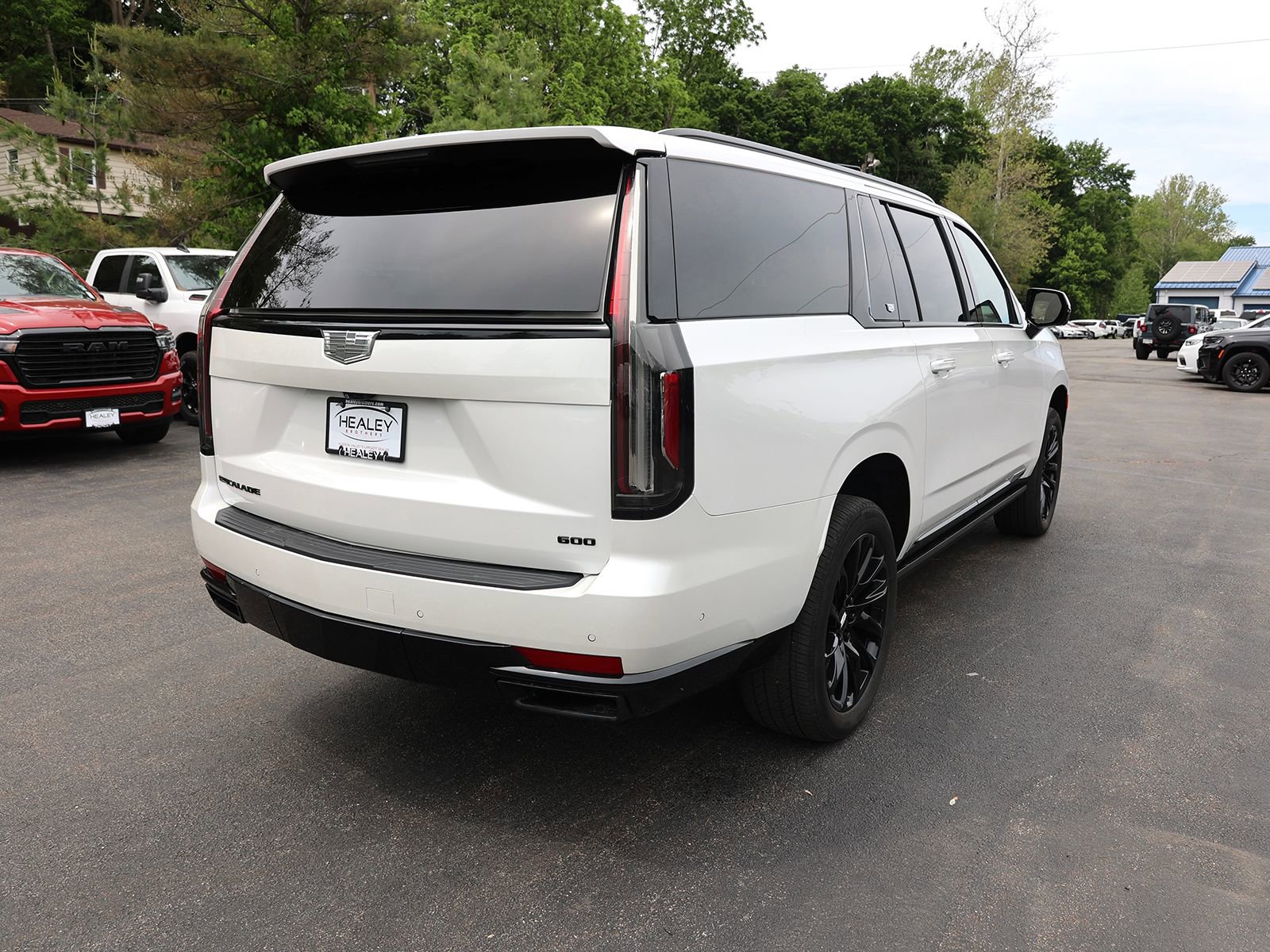 Used 2023 Cadillac Escalade ESV Sport w/ LPO, ONYX Package AWD/4WD image 7