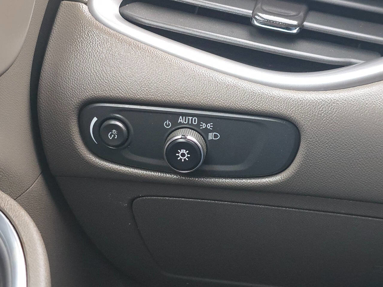 Used 2022 Chevrolet Malibu LT image 27