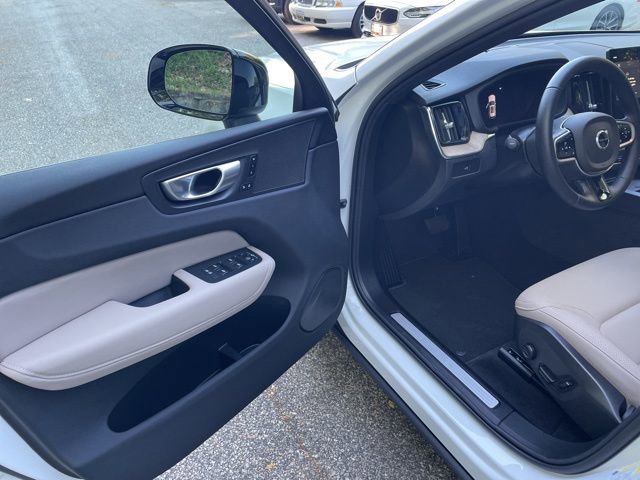 Certified 2026 Volvo XC60 B5 Plus w/ Climate Package AWD/4WD image 11