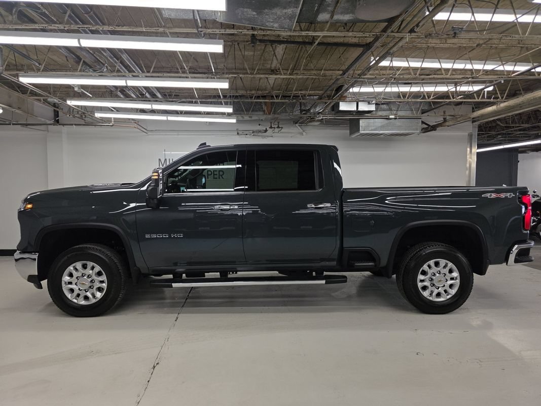 Used 2025 Chevrolet Silverado 2500 LTZ w/ LTZ Premium Package AWD/4WD image 13