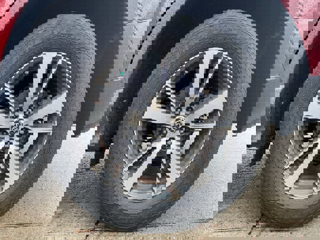 Used 2018 Toyota RAV4 XLE image 10