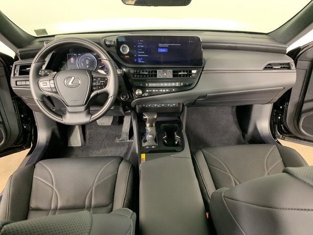 Used 2025 Lexus ES 300h w/ Luxury Package image 37