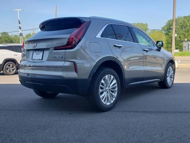Used 2024 Cadillac XT4 Luxury w/ Cold Weather Package AWD/4WD image 3