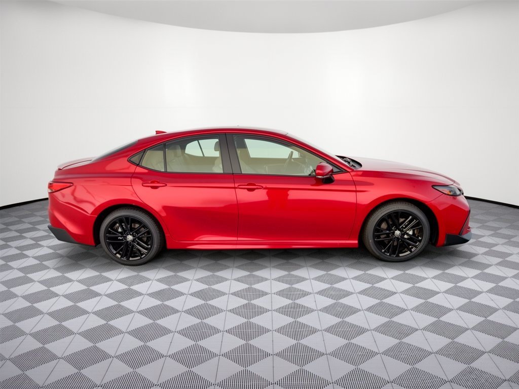 Used 2026 Toyota Camry SE FWD image 8