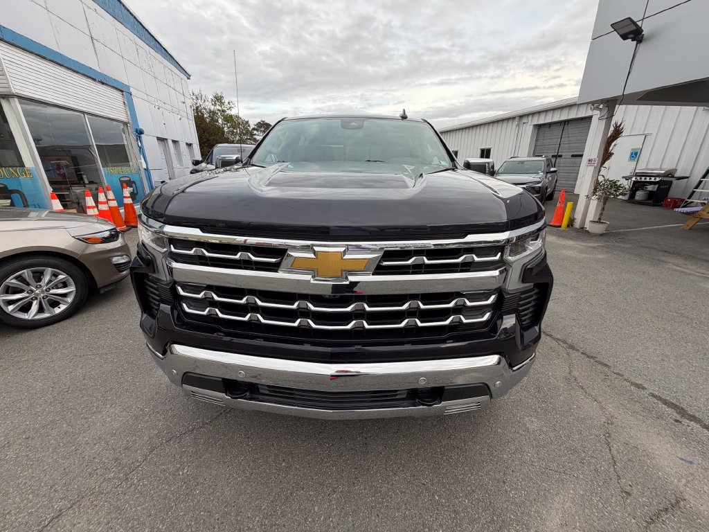 Used 2023 Chevrolet Silverado 1500 LTZ AWD/4WD image 8