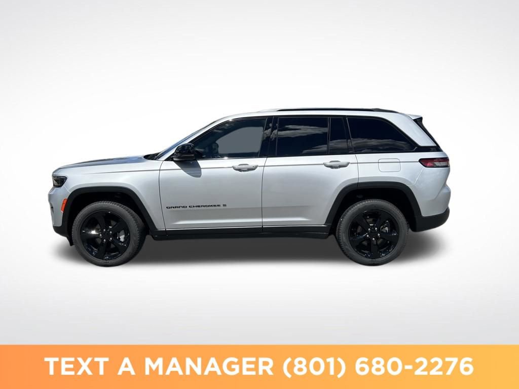 Used 2025 Jeep Grand Cherokee Limited w/ Black Appearance Package AWD/4WD image 2