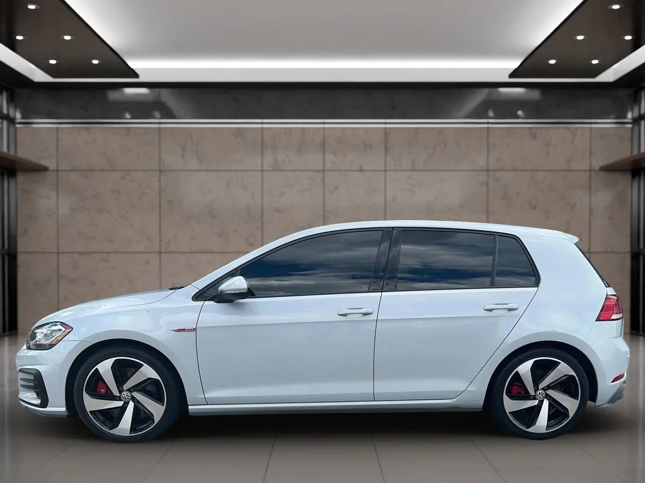Used 2019 Volkswagen Golf 4-Door FWD image 3