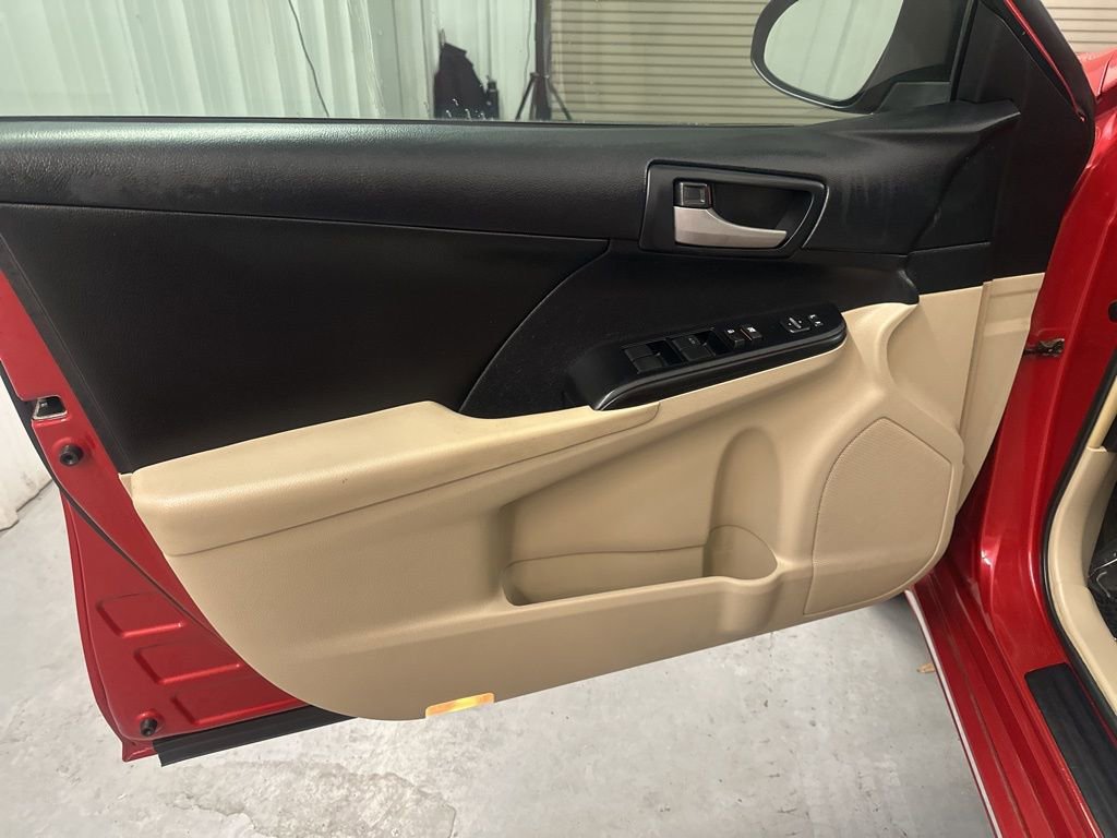 Used 2014 Toyota Camry LE image 8