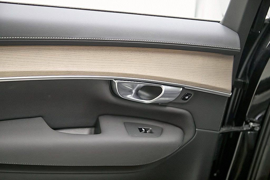 New 2026 Volvo XC90 B6 Plus w/ Protection Package Premier image 19