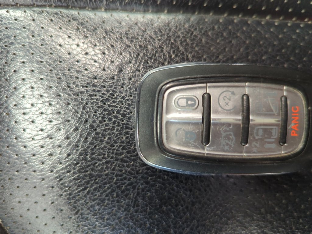 Used 2020 Chrysler Pacifica Touring-L FWD image 39