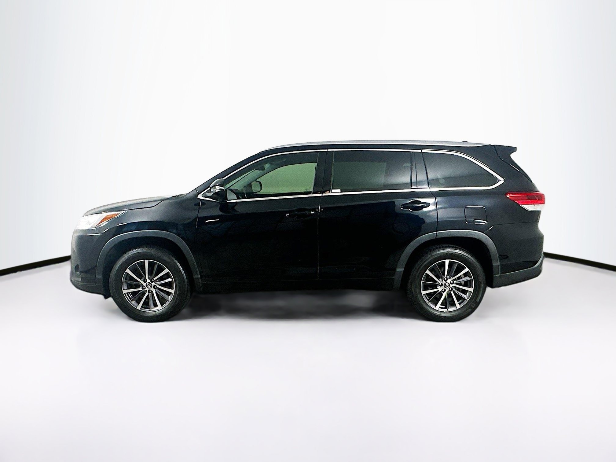 Used 2018 Toyota Highlander XLE FWD image 4