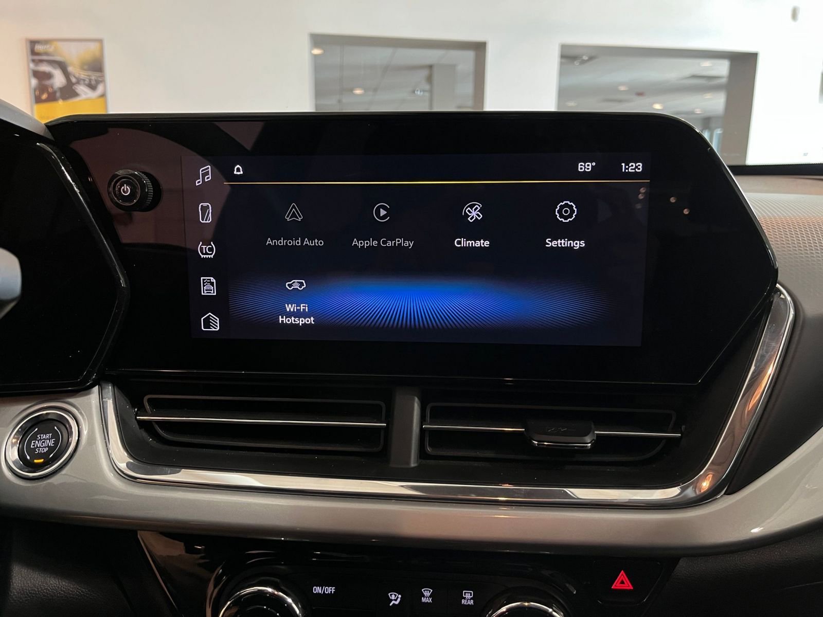 Used 2025 Chevrolet Trax LT w/ LT Convenience Package image 20