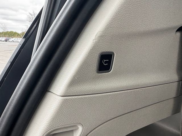 Certified 2023 Chrysler Pacifica Touring-L image 19