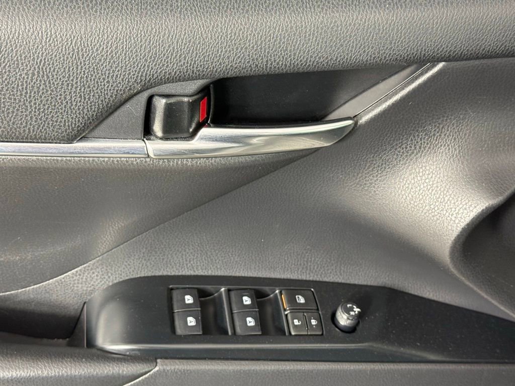 Used 2019 Toyota Camry SE image 19