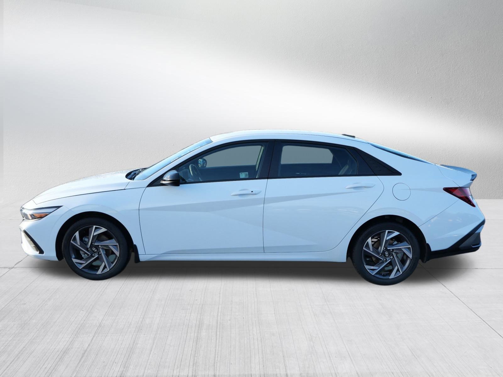 Certified 2025 Hyundai Elantra Sport image 4