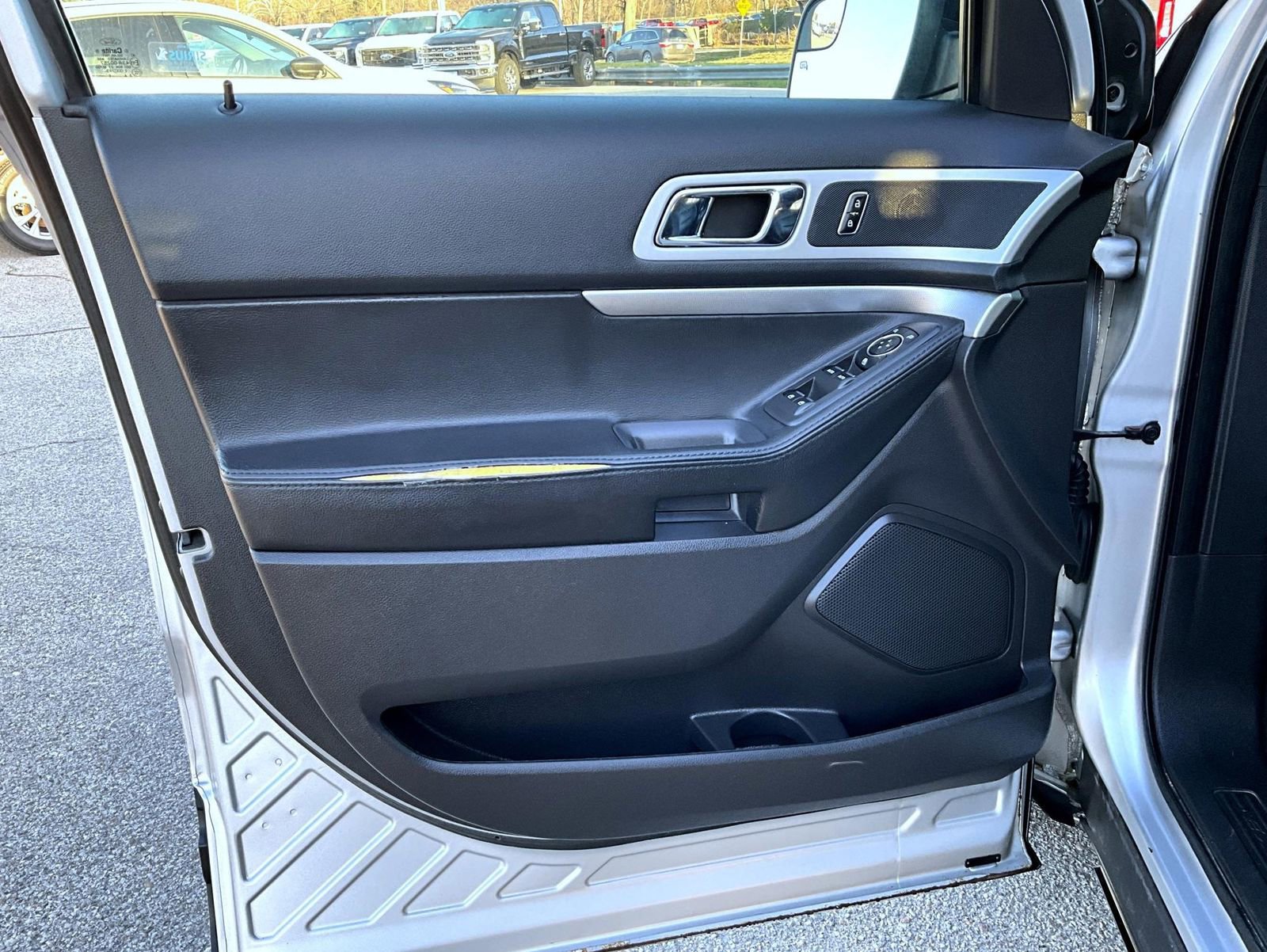 Used 2013 Ford Explorer XLT image 10