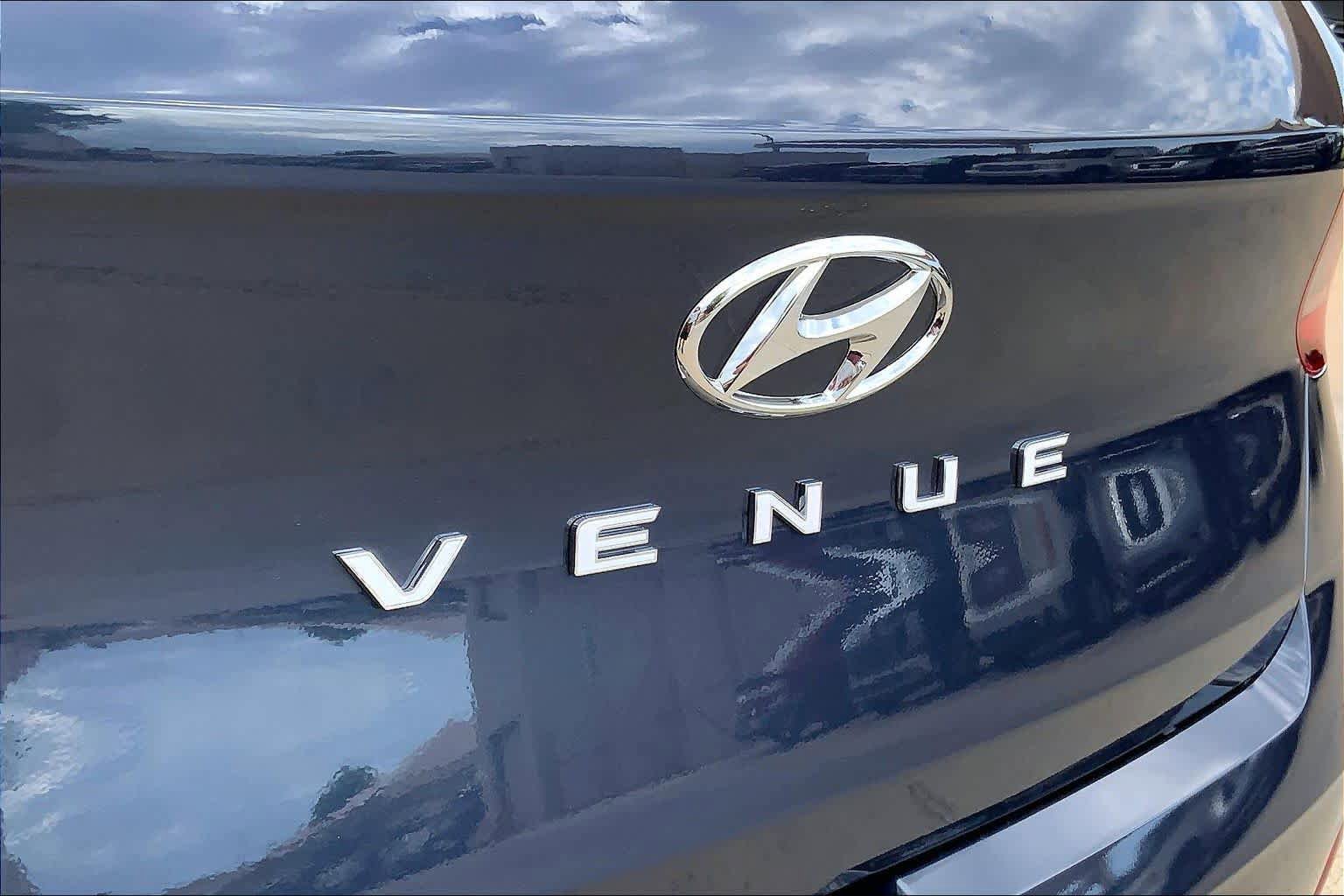 New 2026 Hyundai Venue SEL FWD image 15