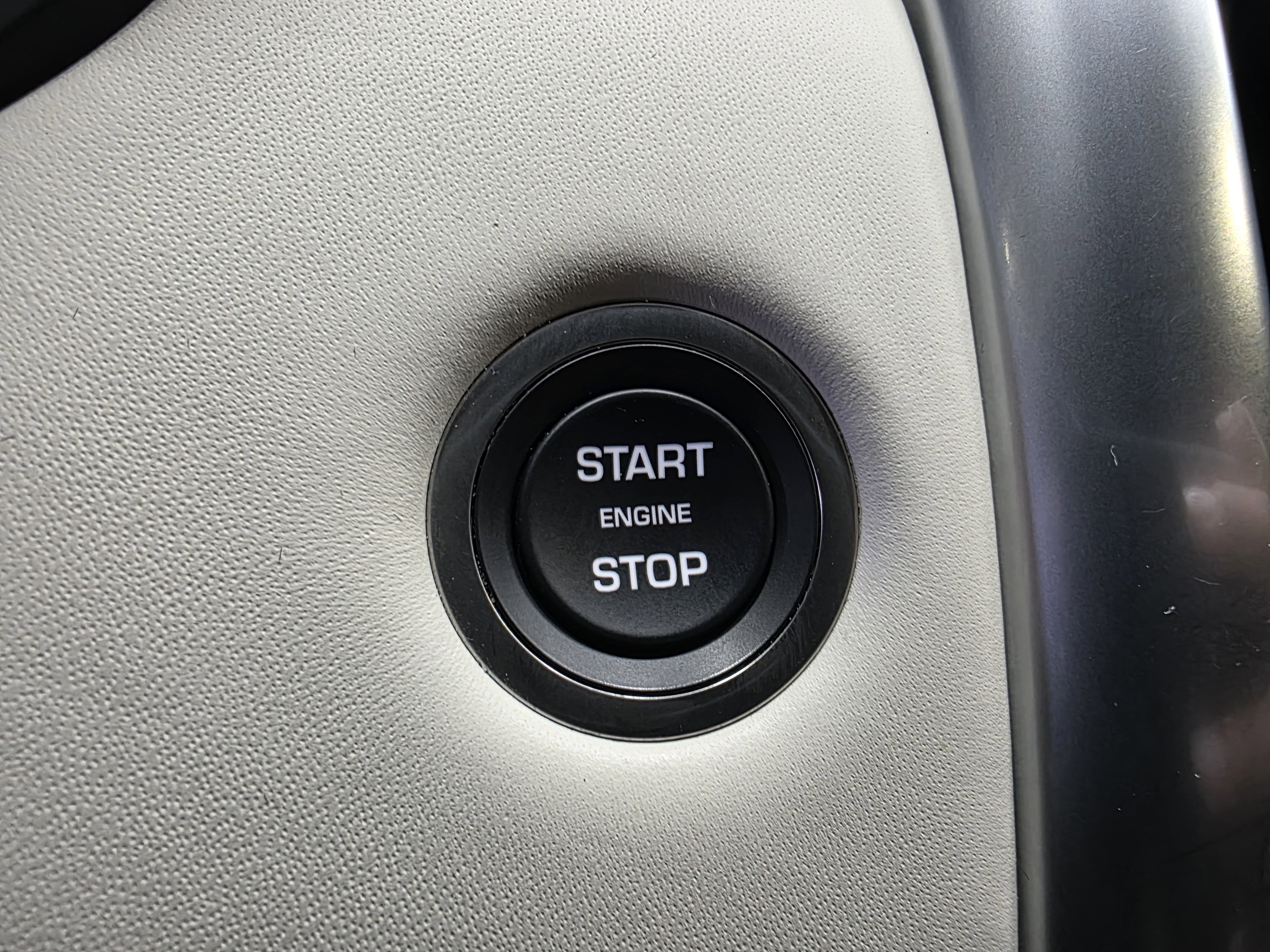 Used 2024 Land Rover Discovery Metropolitan Edition image 30