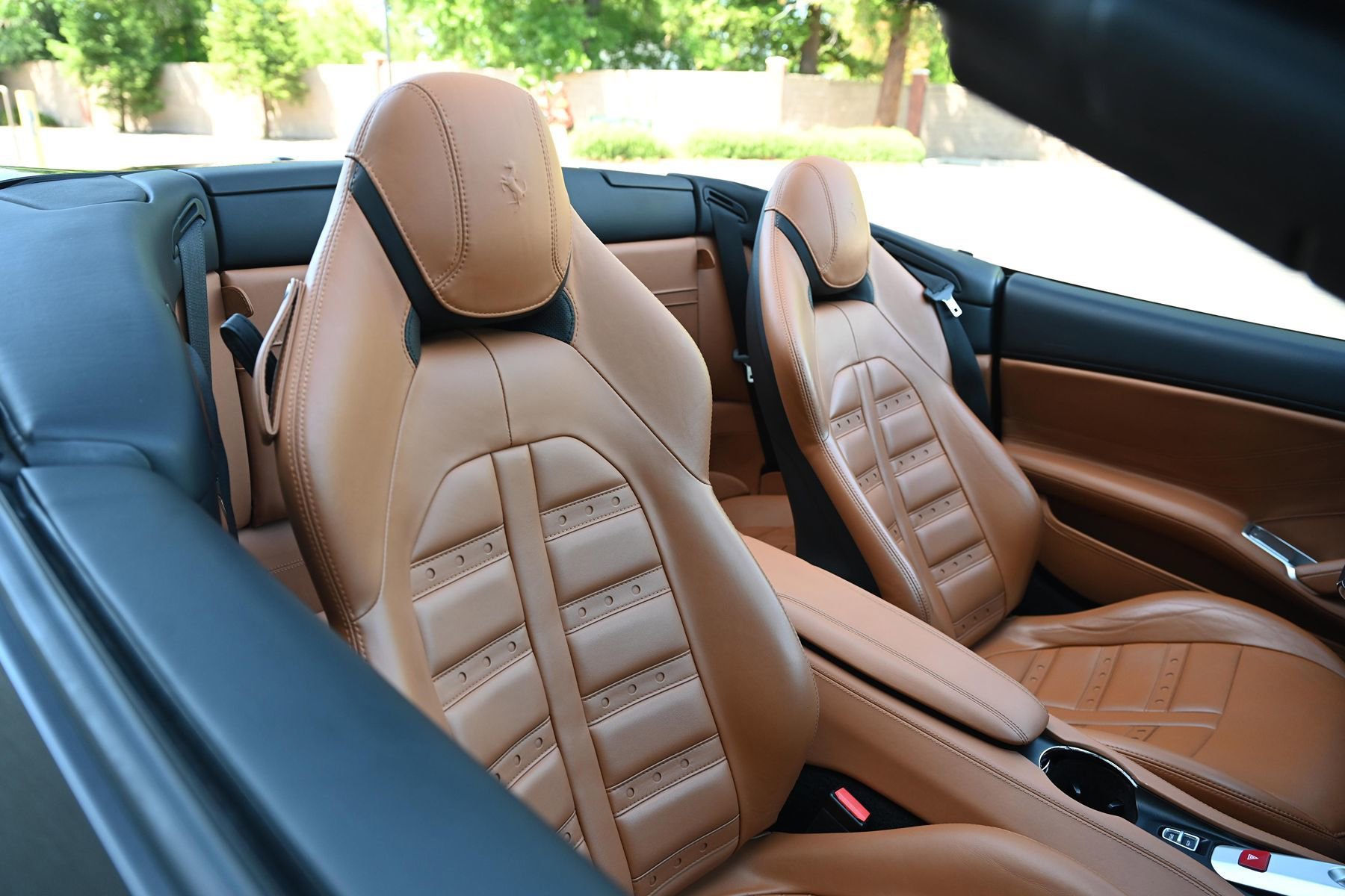 Used 2016 Ferrari California T RWD image 20