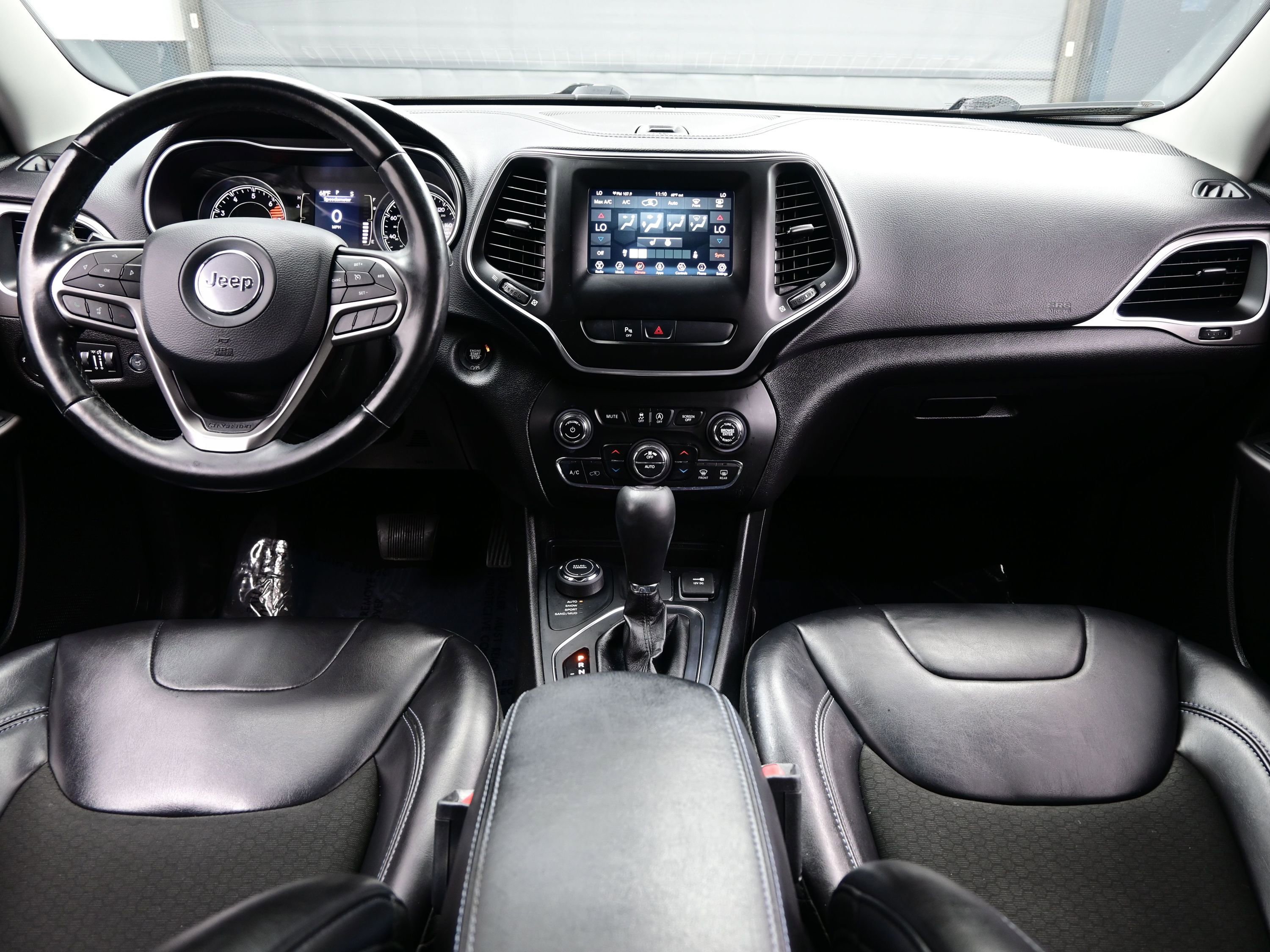 Used 2020 Jeep Cherokee Latitude Plus w/ Comfort/Convenience Group image 17